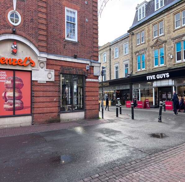 141-142 High St, Winchester à louer - Photo de l’immeuble – Image 2 sur 3