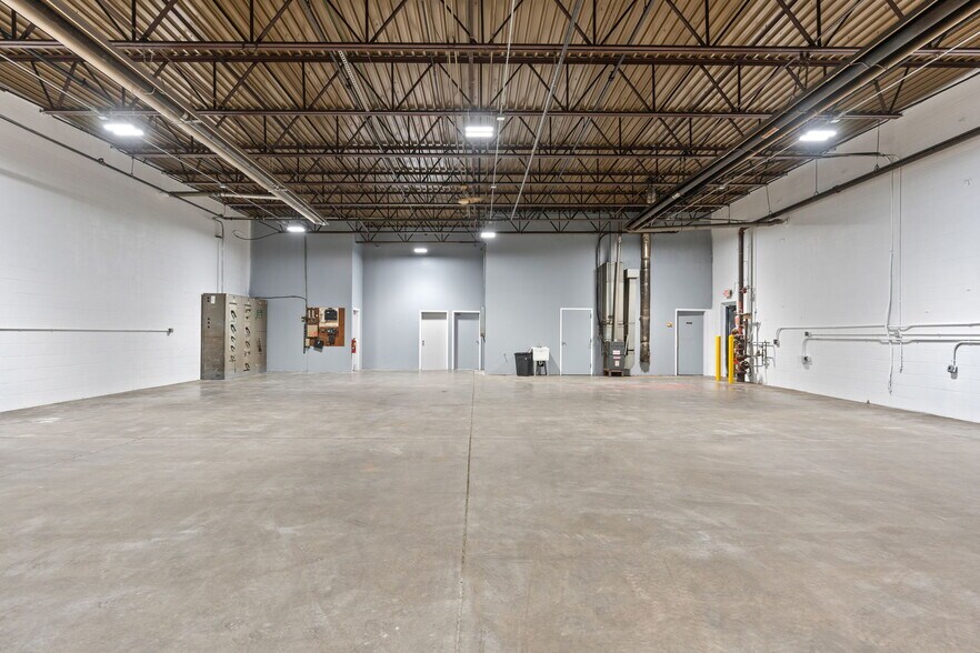 7075 N 21st Ave, Hugo, MN à louer - Photo de l’immeuble – Image 3 sur 17