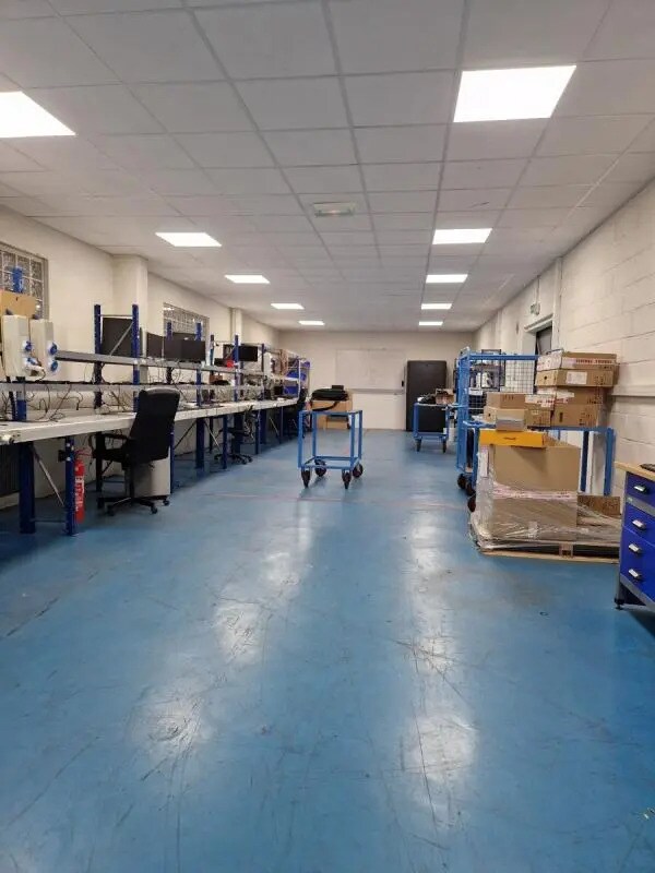 Local d'activités dans SAINT-OUEN-L'AUMONE à vendre Photo de l’immeuble– Image 1 sur 9