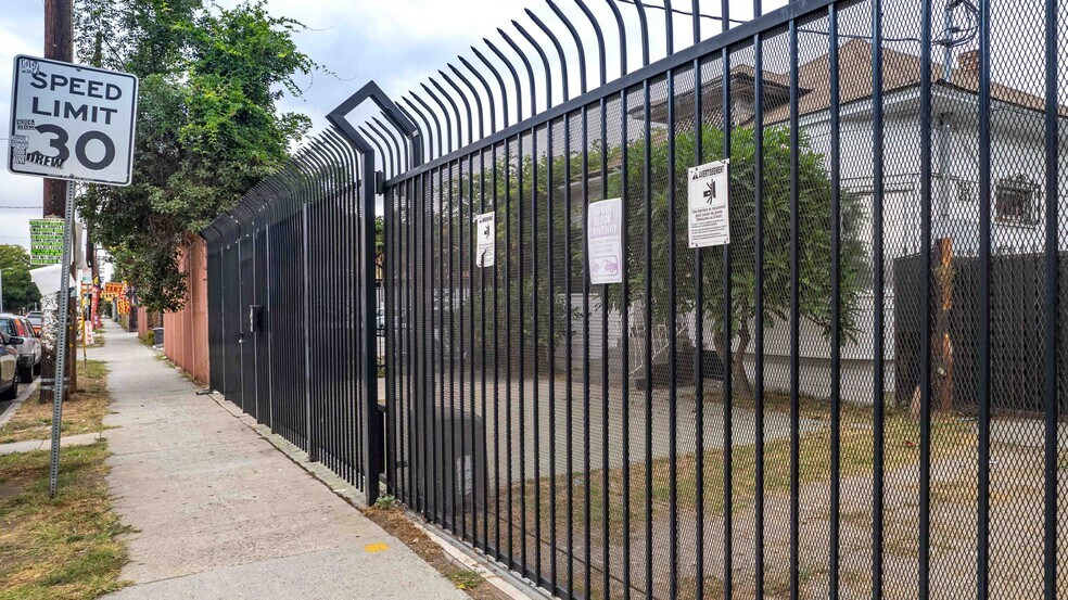 1863 E Vernon Ave, Vernon, CA à vendre - Photo de l’immeuble – Image 2 sur 8