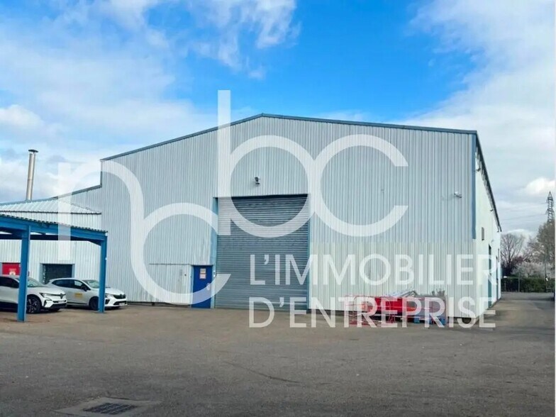 Local d’activités dans Vaulx-en-Velin à louer - Photo de l’immeuble – Image 3 sur 5