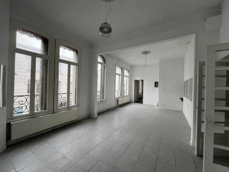 Bureau dans Saint-Quentin à louer - Photo de l’immeuble – Image 1 sur 4