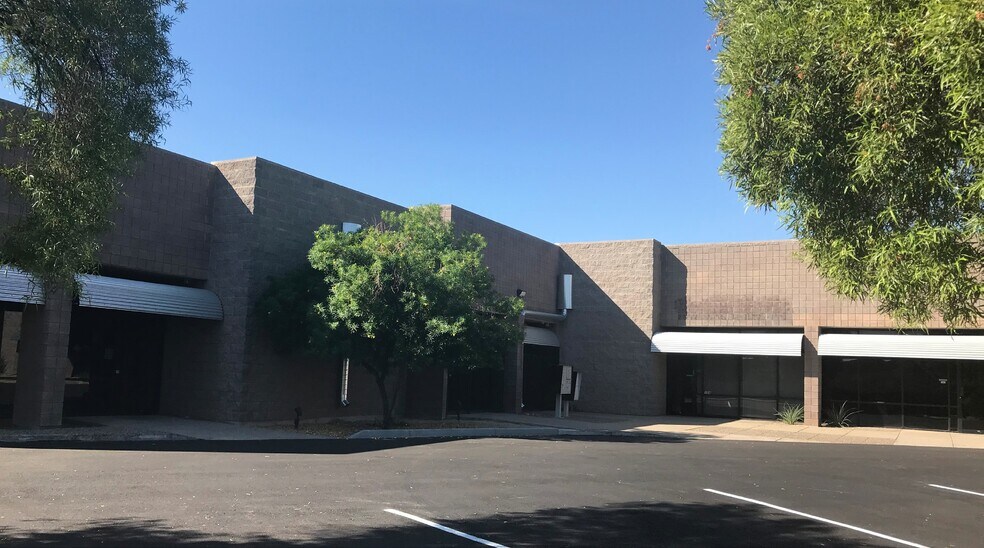 7021 W Augusta Ave, Glendale, AZ à louer - Photo de l’immeuble – Image 1 sur 2