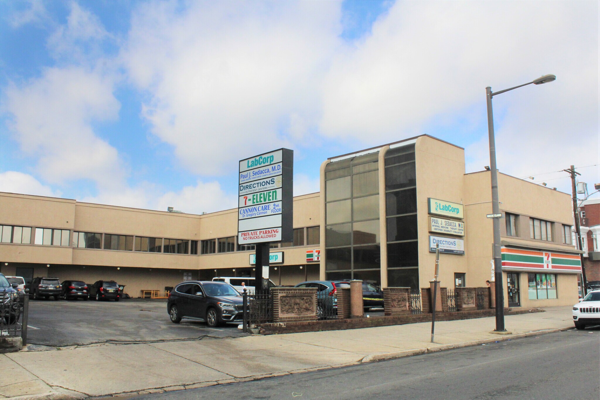 2300-2310 S Broad St, Philadelphia, PA à louer Photo de l’immeuble– Image 1 sur 4