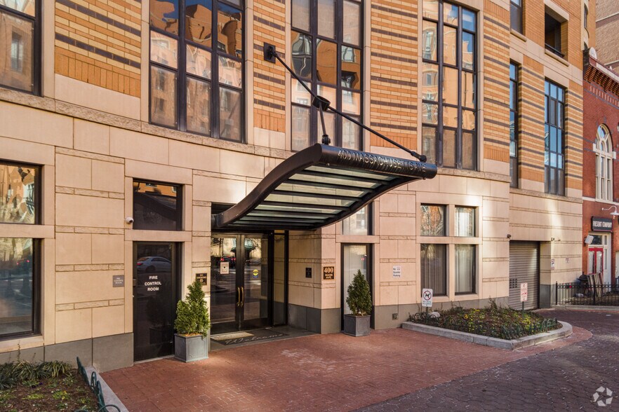 400 Massachusetts Ave NW, Washington, DC à louer - Photo de l’immeuble – Image 2 sur 4
