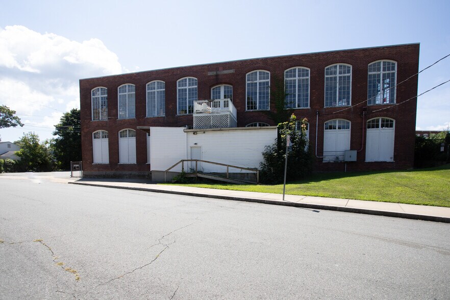15 Shaw St, Fall River, MA à louer - Photo de l’immeuble – Image 3 sur 40