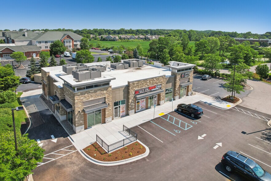 15500 W Greenfield Ave, Brookfield, WI à louer - Photo de l’immeuble – Image 1 sur 14