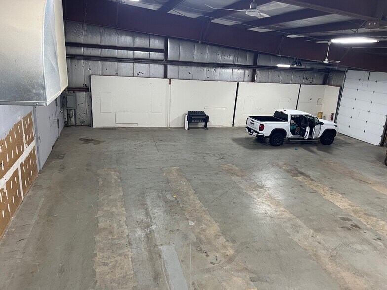 1240 Stanford Dr, Kankakee, IL à vendre - Photo de l’immeuble – Image 2 sur 23