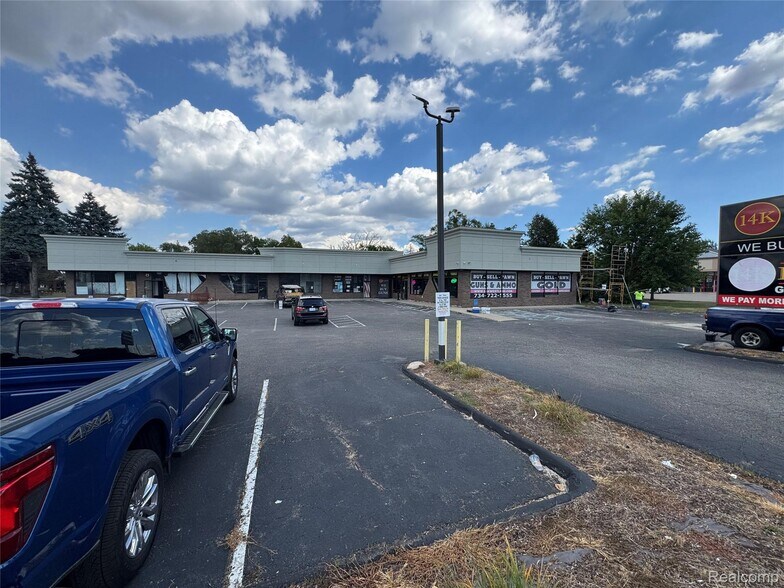 1900-2020 N Wayne Rd, Westland, MI à louer - Photo de l’immeuble – Image 2 sur 2