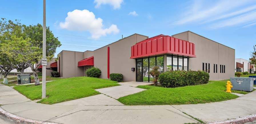 1497 Jayken Way, Chula Vista, CA à vendre - Photo de l’immeuble – Image 3 sur 18