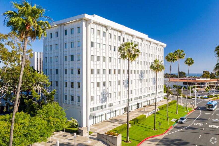 400 Newport Center Dr, Newport Beach, CA à louer - Photo de l’immeuble – Image 2 sur 24