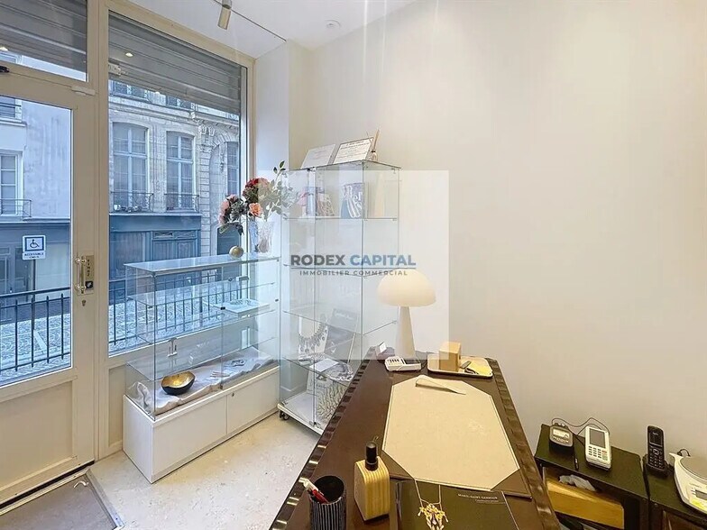 Local commercial dans Paris à louer - Photo de l’immeuble – Image 2 sur 5