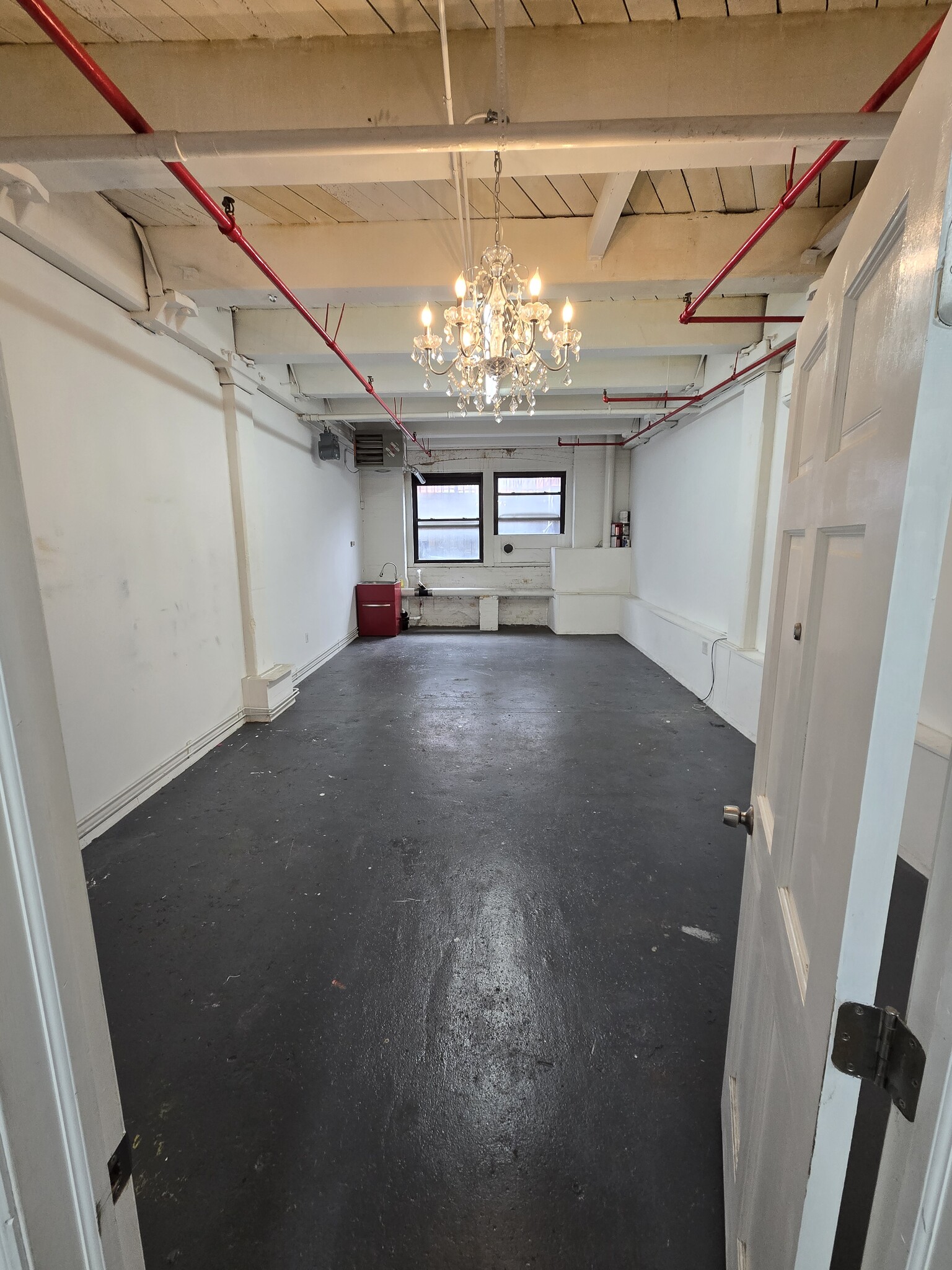 1027 Grand St, Brooklyn, NY à louer Photo de l’immeuble– Image 1 sur 6