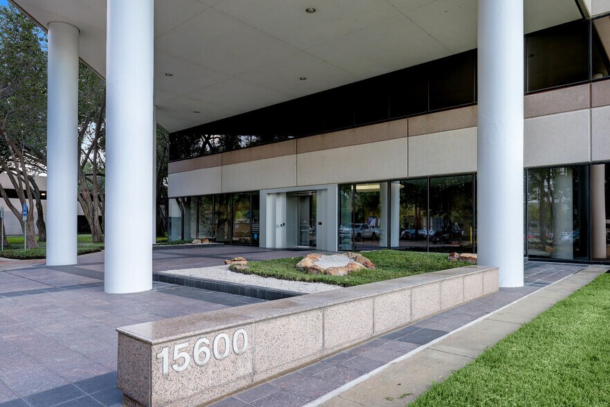 15600 John F Kennedy Blvd, Houston, TX à louer - Photo de l’immeuble – Image 2 sur 7