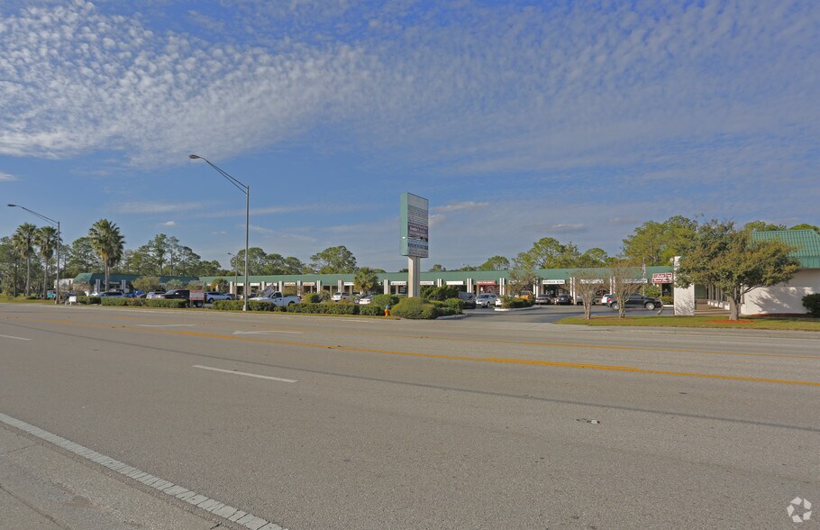 2100 E Edgewood Dr, Lakeland, FL à louer - Photo principale – Image 1 sur 5