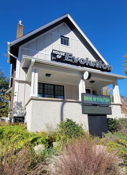 811 N Main St, Ann Arbor, MI à vendre - Photo de l’immeuble – Image 1 sur 19