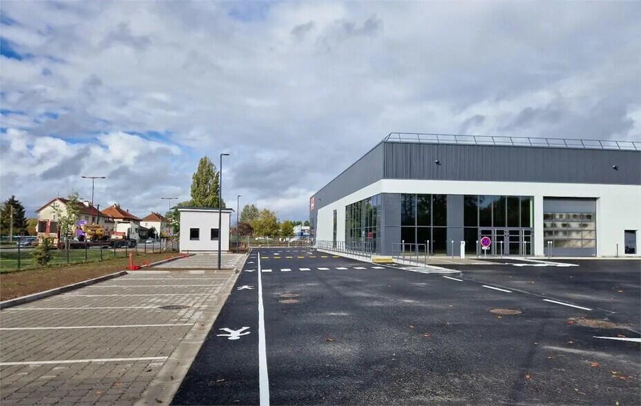 Local d’activités dans Metz à louer - Photo de l’immeuble – Image 3 sur 11