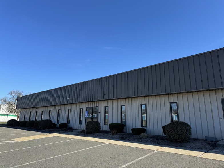 21 Industrial Dr, South Hadley, MA à louer - Photo de l’immeuble – Image 1 sur 16