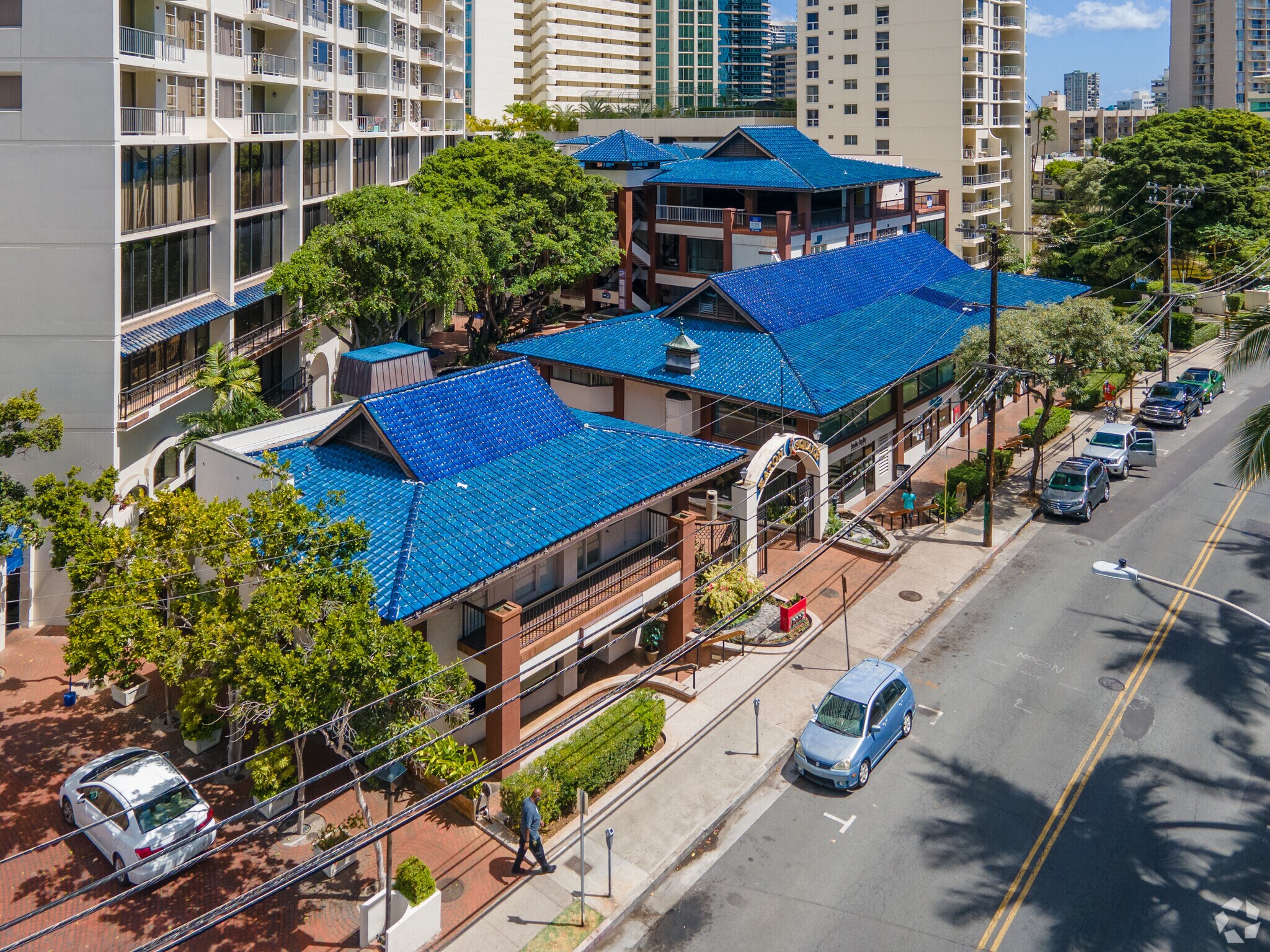444 Hobron Ln, Honolulu, HI à louer Photo principale– Image 1 sur 76