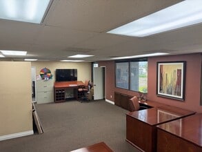 17682 Mitchell N, Irvine, CA à louer Photo intérieure– Image 2 sur 7