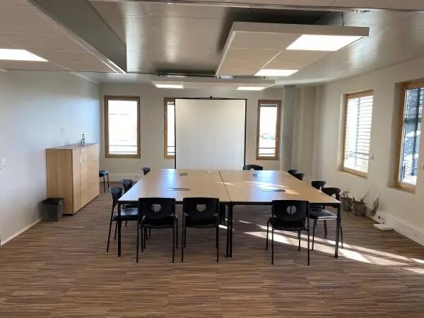 Local commercial dans Jonage à louer - Photo de l’immeuble – Image 2 sur 9