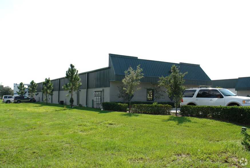 6413 Pinecastle Blvd, Orlando, FL à louer - Photo de l’immeuble – Image 2 sur 25