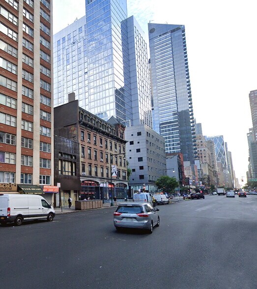 725 Eighth Ave, New York, NY à vendre - Photo de l’immeuble – Image 2 sur 6