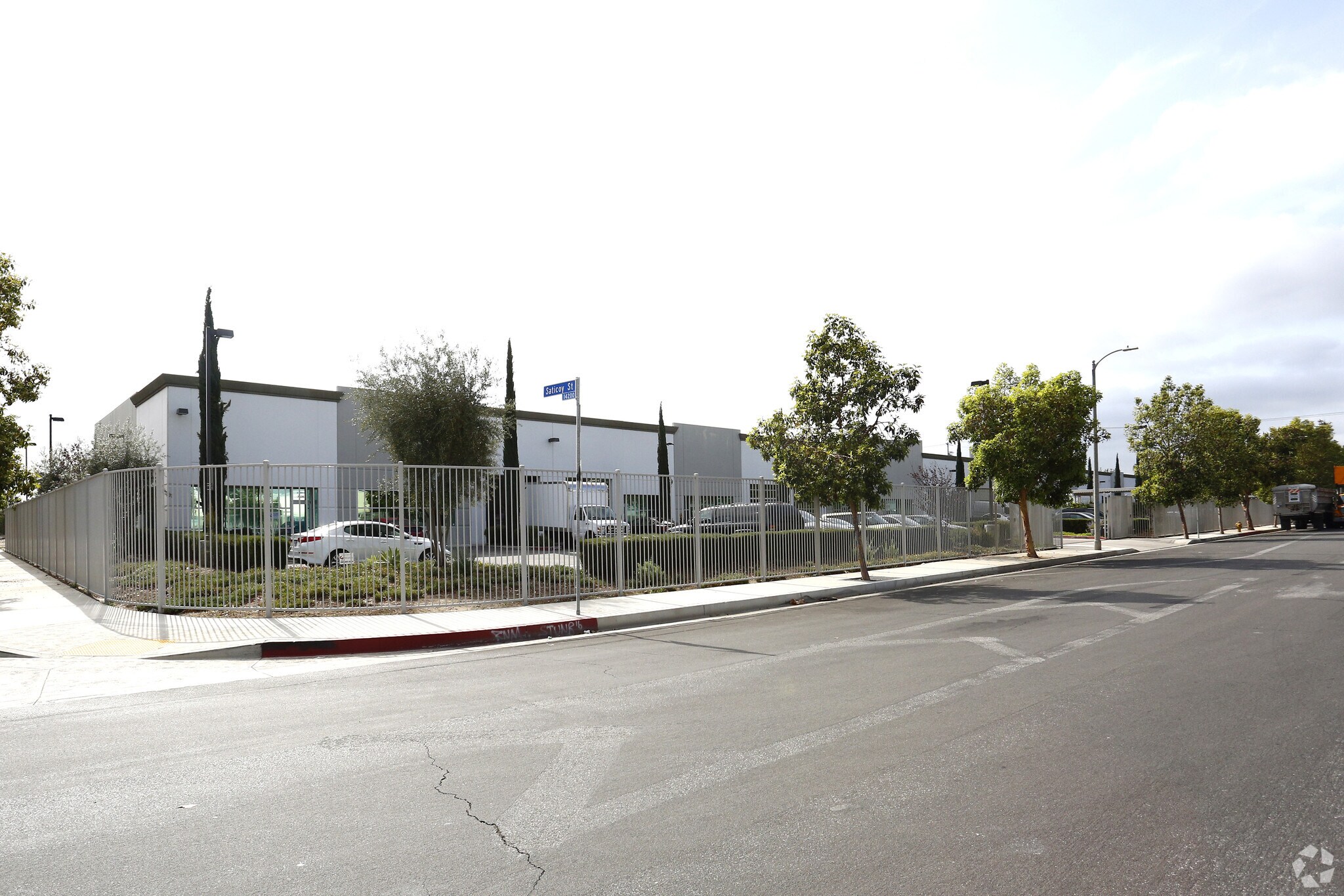 7500-7536 Tyrone Ave, Van Nuys, CA à louer Photo principale– Image 1 sur 10