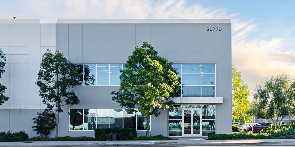 20770 Nordhoff St, Chatsworth, CA à louer - Photo de l’immeuble – Image 2 sur 11