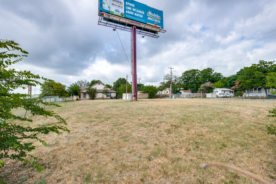 1010 Warner, San Antonio, TX à louer - Photo de l’immeuble – Image 3 sur 10