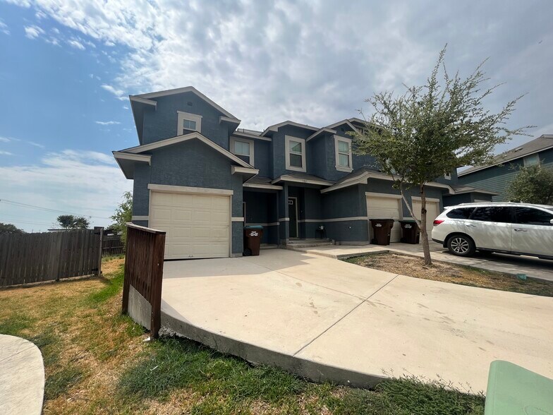 7014 Donovan Way, San Antonio, TX à vendre - Photo principale – Image 1 sur 34