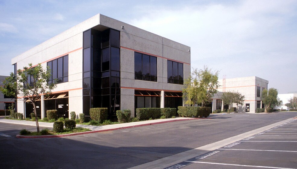1750 California Ave, Corona, CA à louer - Photo de l’immeuble – Image 2 sur 13