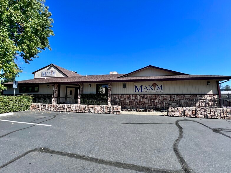 2321 Court St, Redding, CA à vendre - Photo principale – Image 1 sur 45
