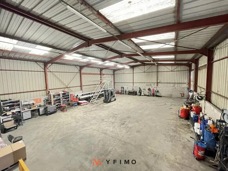 Local d’activités dans Aubergenville à louer - Photo intérieure – Image 3 sur 6