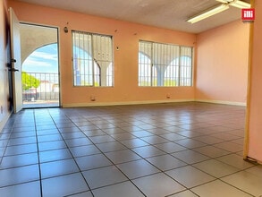 11801 Inglewood Ave, Hawthorne, CA à louer Photo intérieure– Image 1 sur 4
