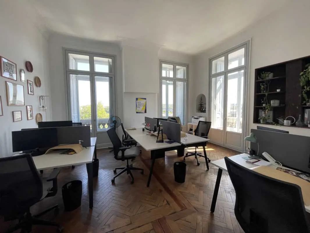 Bureau dans Bordeaux à louer Photo de l’immeuble– Image 1 sur 9