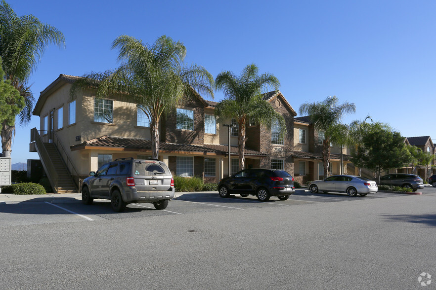 25102 Jefferson Ave, Murrieta, CA à louer - Photo de l’immeuble – Image 1 sur 9