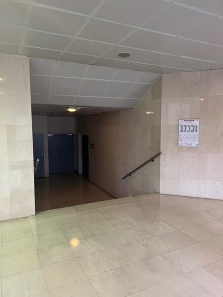 Bureau dans Guyancourt à louer - Hall d’entrée – Image 3 sur 9