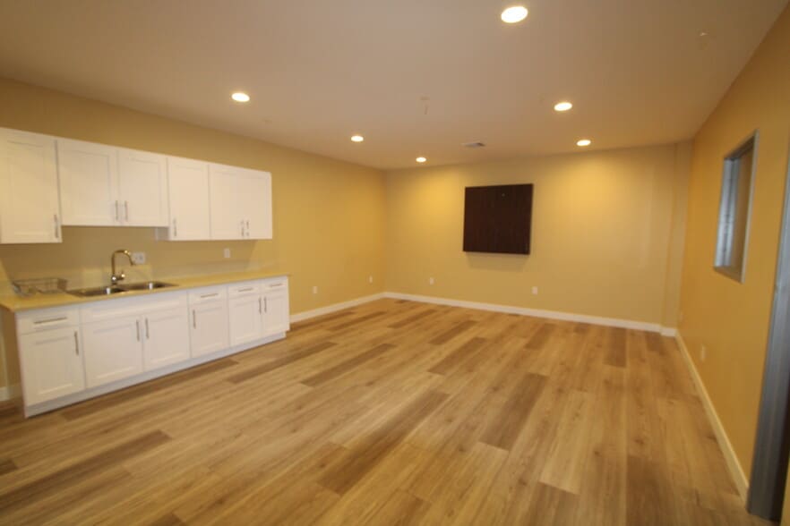 15853 Monte St, Sylmar, CA à louer - Photo intérieure – Image 3 sur 11