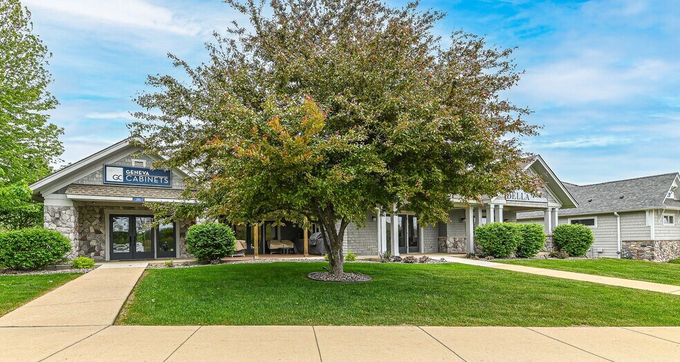 201 Geneva National Ave, Lake Geneva, WI à vendre - Photo de l’immeuble – Image 1 sur 50