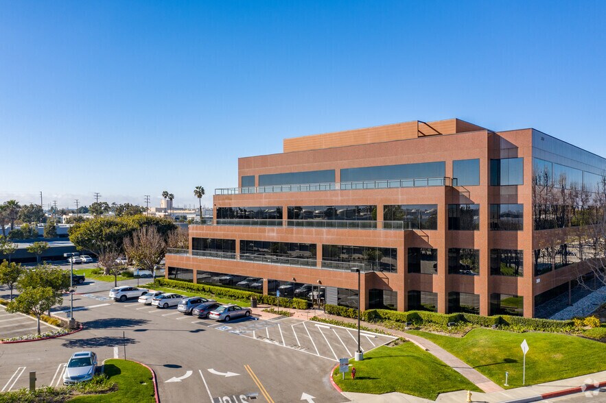 2050 W 190th St, Torrance, CA à louer - Photo de l’immeuble – Image 2 sur 10