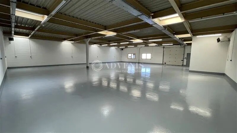 Local d’activités dans Croissy-Beaubourg à louer - Photo de l’immeuble – Image 2 sur 11