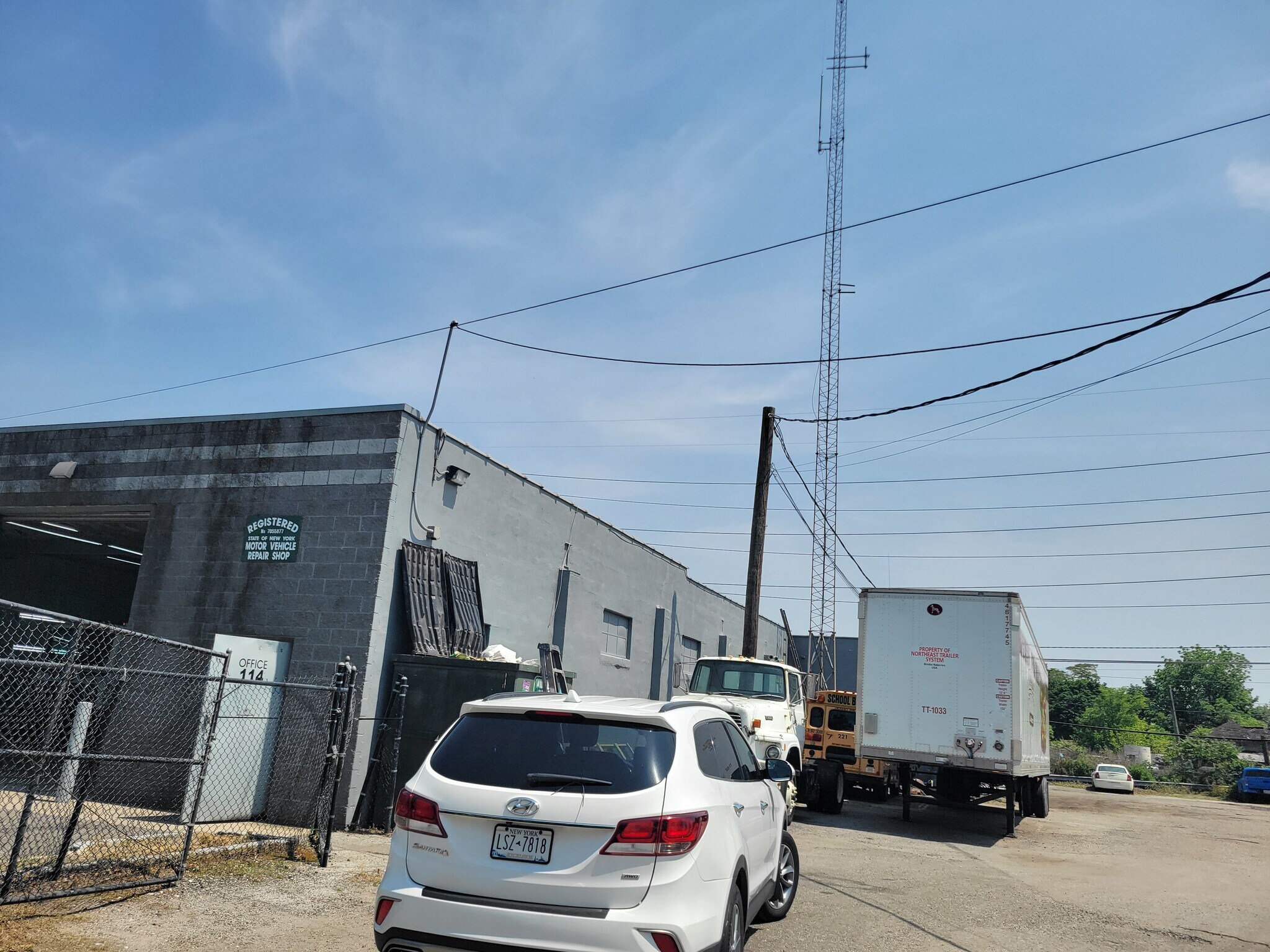 114 Railroad St, Huntington Station, NY à louer Photo principale– Image 1 sur 5