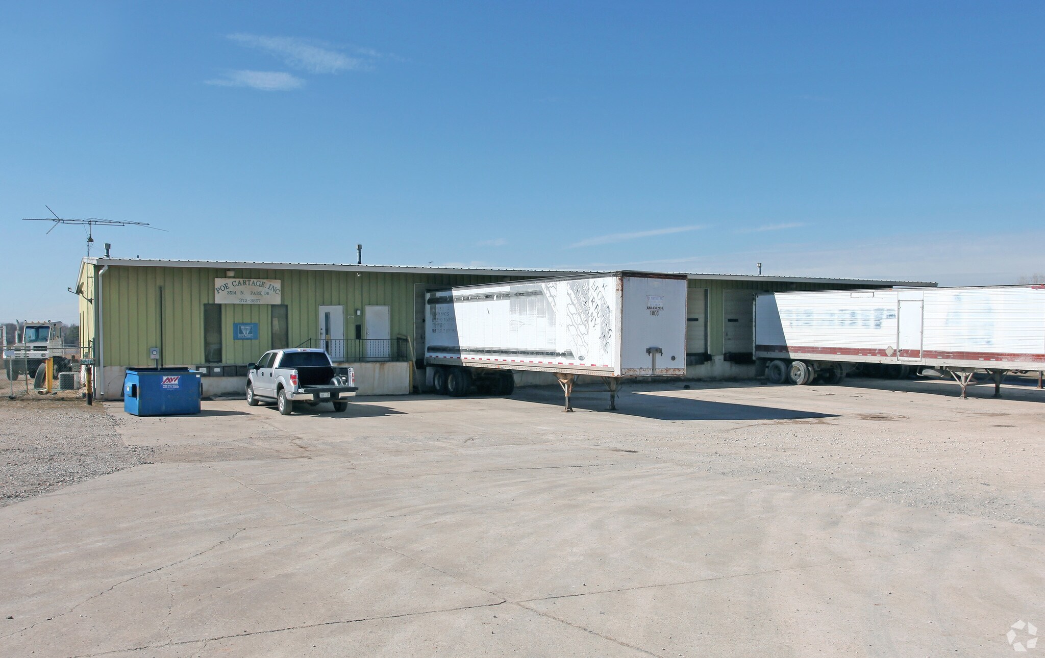 Two Commercial Assets portefeuille de 2 biens à vendre sur LoopNet.fr Photo principale– Image 1 sur 3