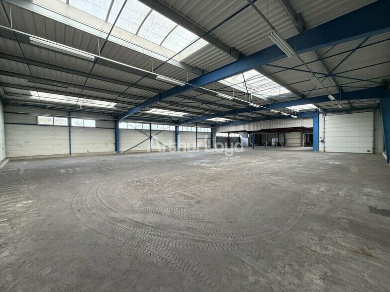 Local d'activités dans Cormontreuil à vendre - Photo de l’immeuble – Image 3 sur 13