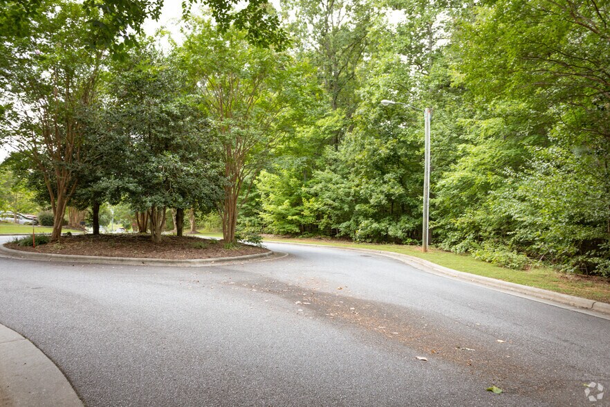 2545 15th St NE, Hickory, NC à vendre - Photo de l’immeuble – Image 3 sur 3