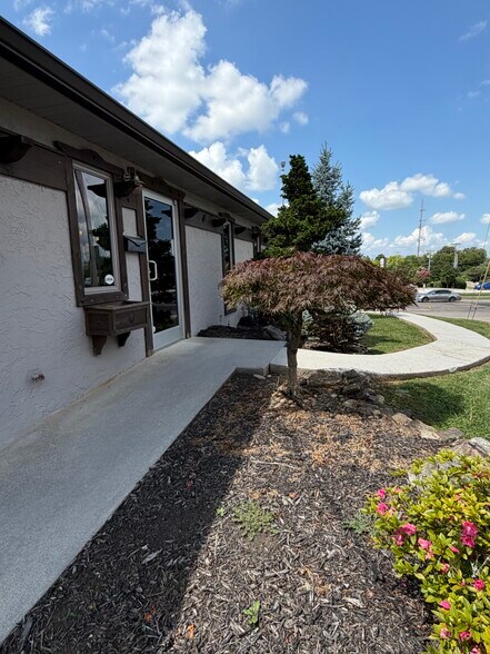 902 W Lamar Alexander Pky, Maryville, TN à louer - Photo de l’immeuble – Image 2 sur 22