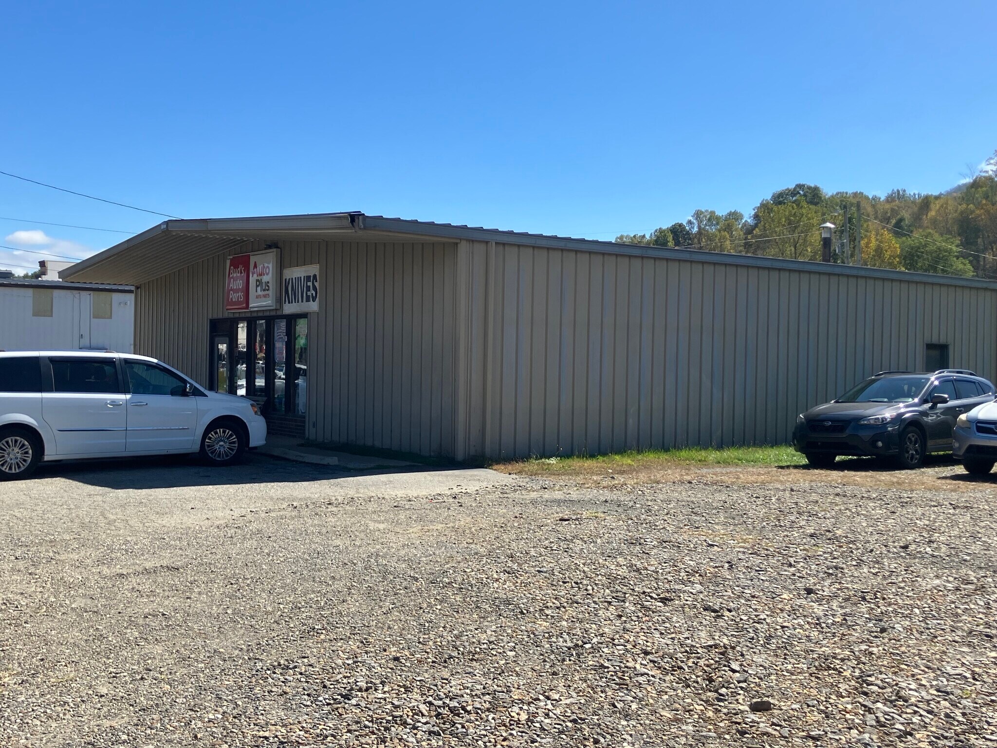 722 E Main St, Burnsville, NC à vendre Photo principale– Image 1 sur 5
