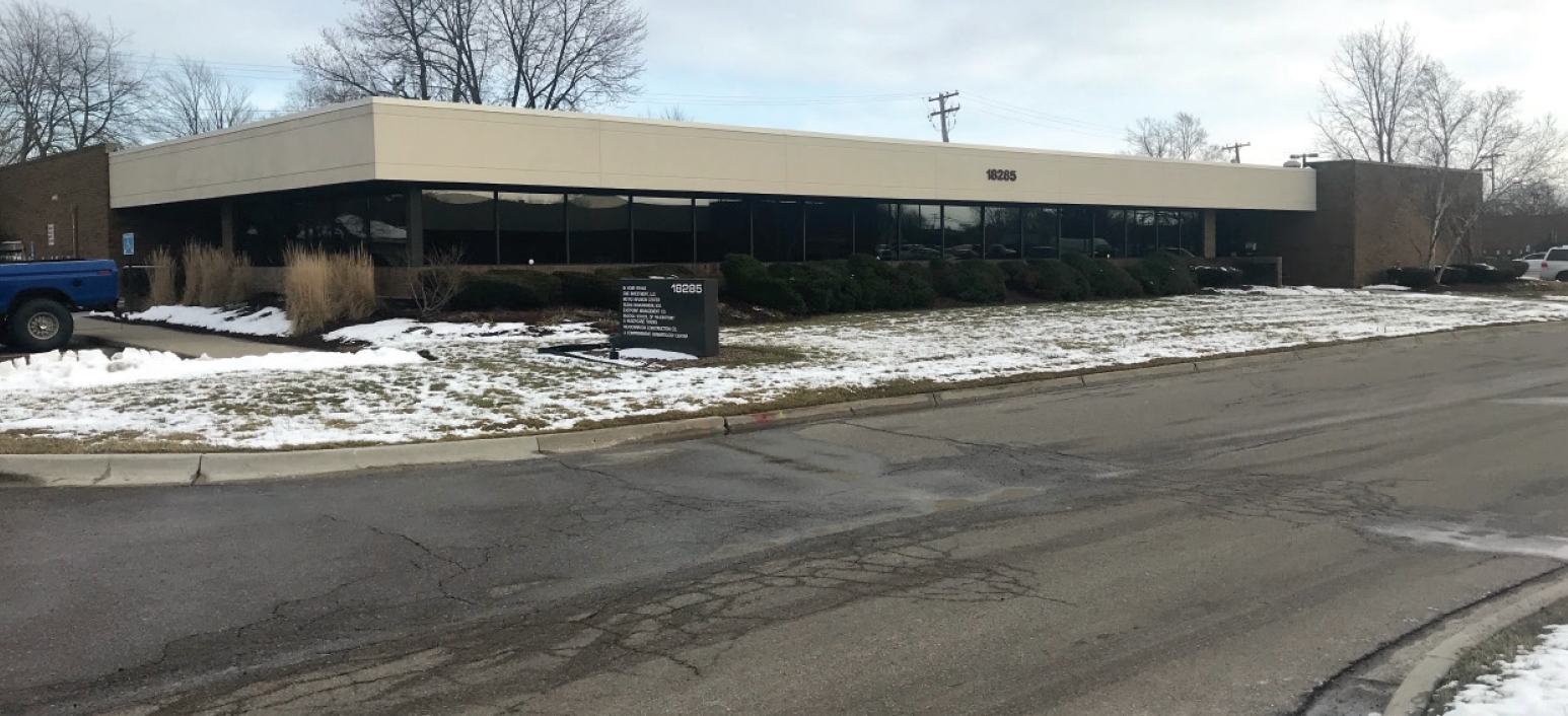18285 E 10 Mile Rd, Roseville, MI à louer Photo principale– Image 1 sur 2