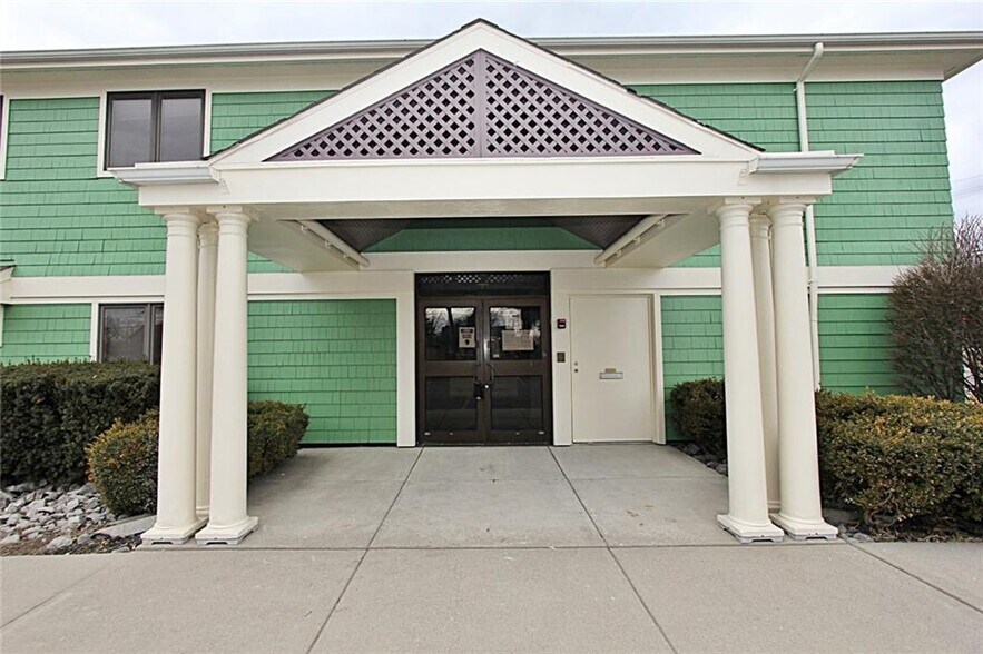 131 Orchard Park Rd, West Seneca, NY à louer - Photo de l’immeuble – Image 2 sur 35